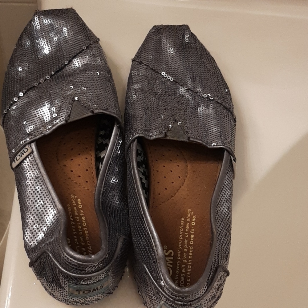 Sparkly silver toms